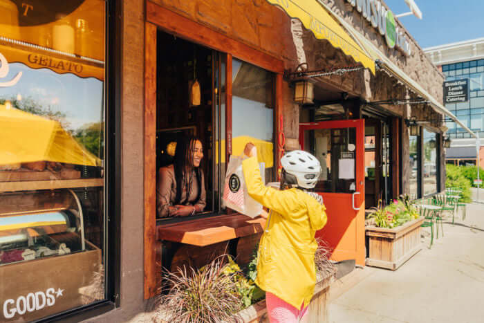 Food Explorer Route: Electric Bikes Take You to Taste the City's Special Snacks